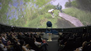 Zuschauer im Planetarium